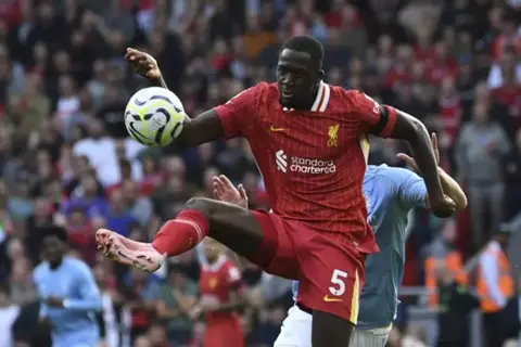 ماركا: كوناتي أبلغ ليفربول بإمكانية رحيله لريال مدريد هذا الصيف